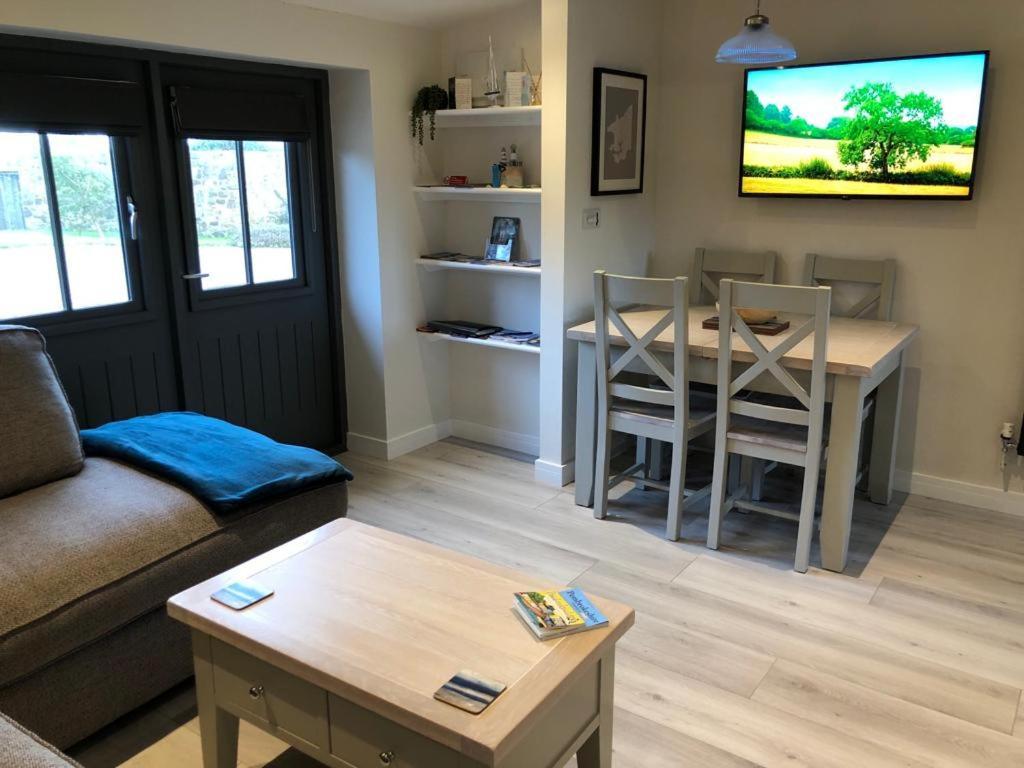 Thistledown Lodge! 5 Minutes From Beach! Free Cancellation! Haverfordwest Exterior photo